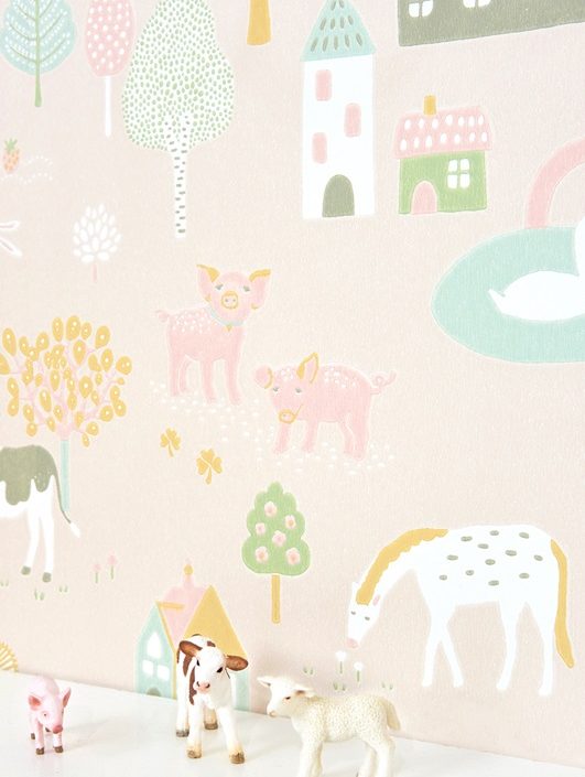 Majvillan, tapet till barnrummet My farm, soft pink