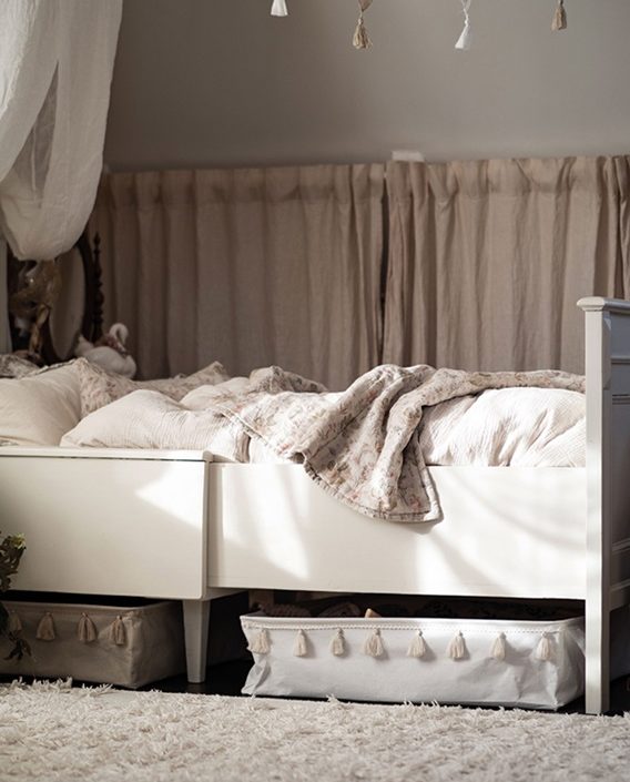 JaBaDaBaDo, sängförvaring med tofsar, vit