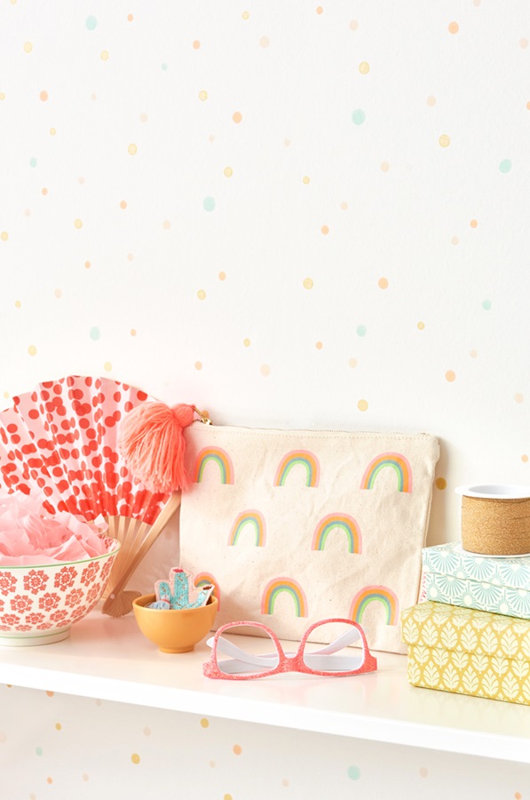 Majvillan, tapet till barnrummet Stardust, shimmering white