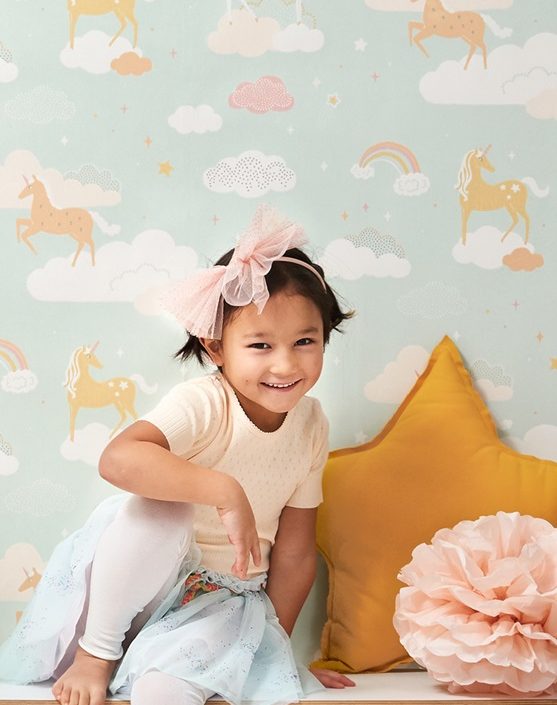 Majvillan, tapet till barnrummet Rainbow treasures, bubblegum turquoise