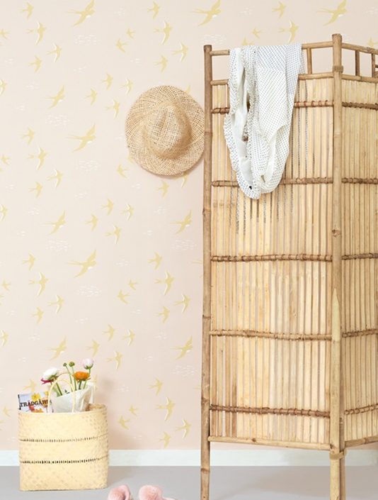 Majvillan, tapet till barnrummet Follow the wind, sunny pink