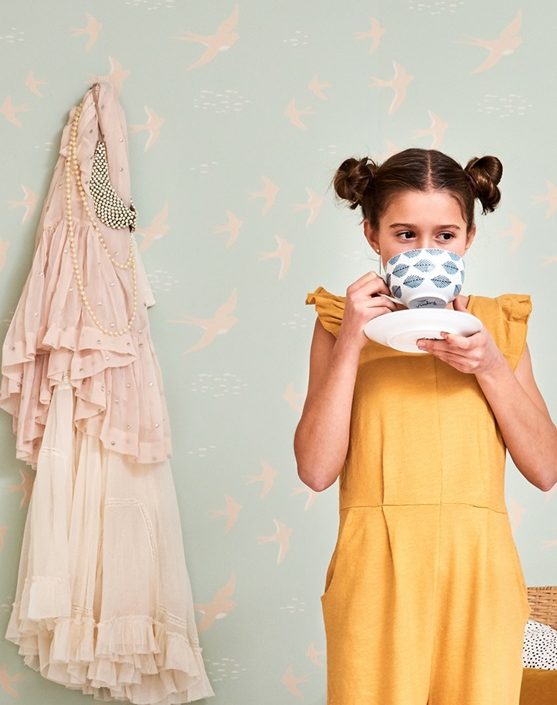 Majvillan, tapet till barnrummet Follow the wind, dusty turquoise