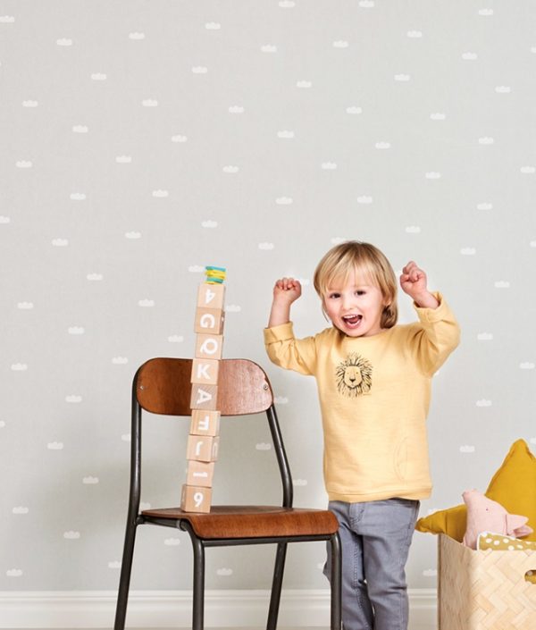 Majvillan, tapet till barnrummet Dreamy clouds, soft grey