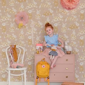 Majvillan, tapet till barnrummet Garden party, dusty blush pink