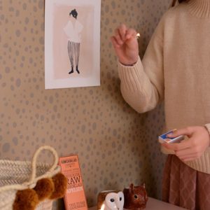 Majvillan, tapet till barnrummet Animal dots, soft brown