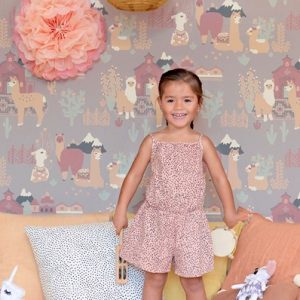 Majvillan, tapet till barnrummet Lama village, evening lilac