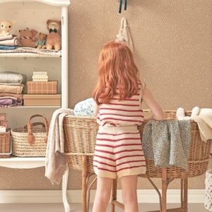 Majvillan, tapet till barnrummet Dots, teddy brown