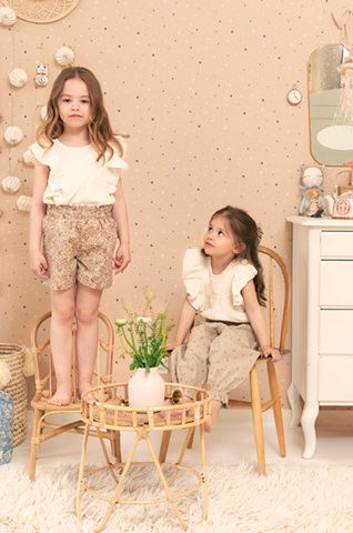 Majvillan, tapet till barnrummet Stardust, shimmering pink