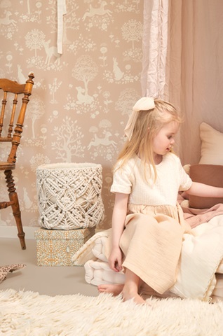 Majvillan, tapet till barnrummet Summer fields, dusty pink - Bild 4