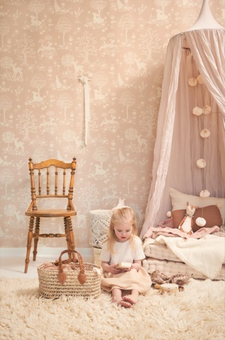 Majvillan, tapet till barnrummet Summer fields, dusty pink - Bild 3