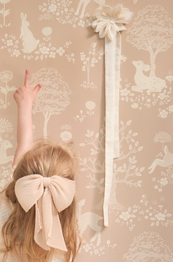 Majvillan, tapet till barnrummet Summer fields, dusty pink - Bild 5