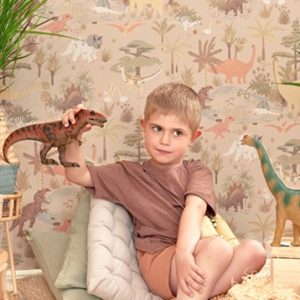 Majvillan, tapet till barnrummet Dinosaur vibes, sandy beige