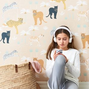 Majvillan, tapet till barnrummet Black panther, creamy orange