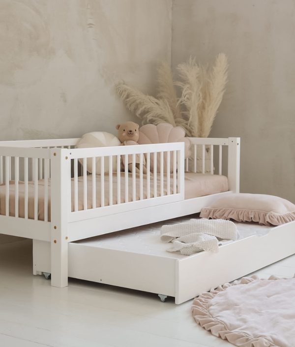 Vit barnsäng Asta 90x190 cm med utdragbar säng