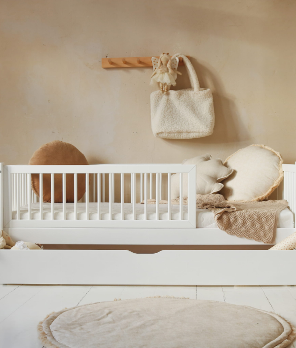 Vit barnsäng Asta 90x190 cm med utdragbar säng