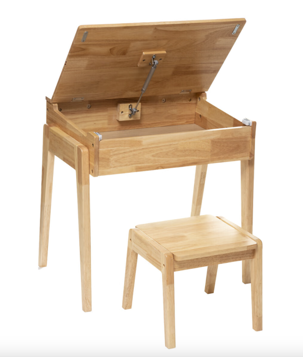 Natur skrivbord med stol till barnrummet