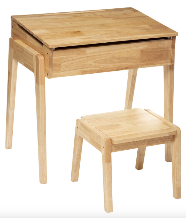Natur skrivbord med stol till barnrummet