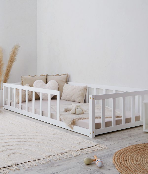 Montessori vit barnsäng med skyddskanter, 90x200 cm