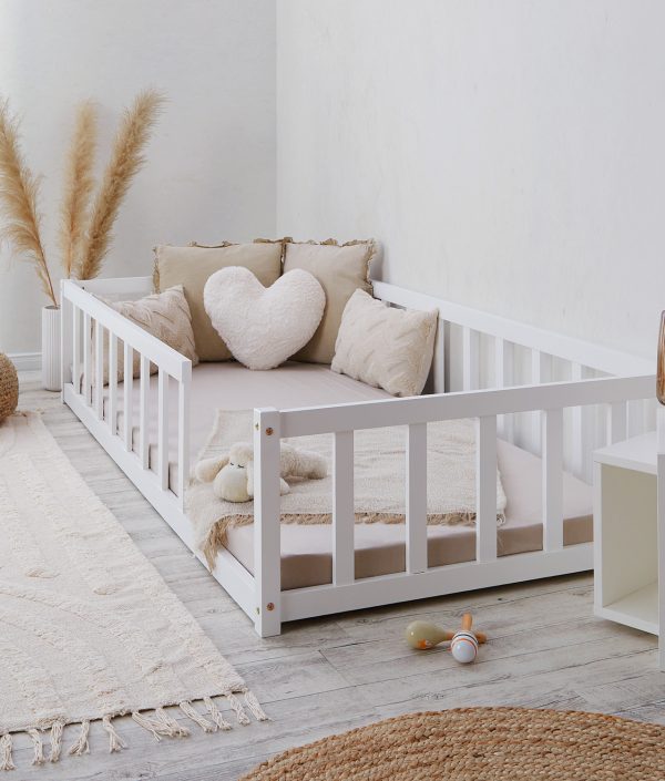 Montessori vit barnsäng med skyddskanter, 90x200 cm