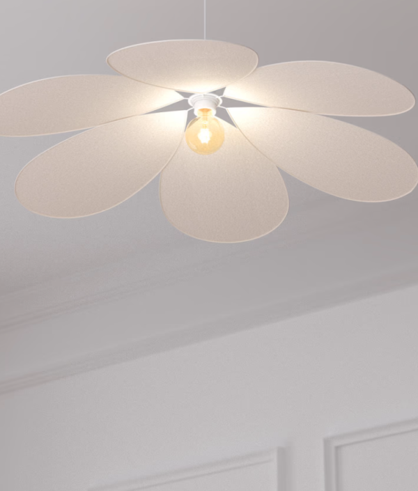 Beige taklampa till barnrummet