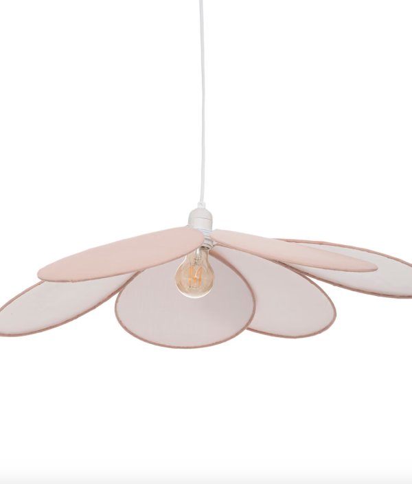 Rosa taklampa till barnrummet