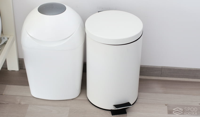 två paperskorgar två paperskorgar