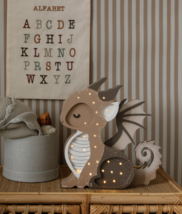 Little Lights, Nattlampa till barnrummet, Dragon Lamp, Tiramissu Brown