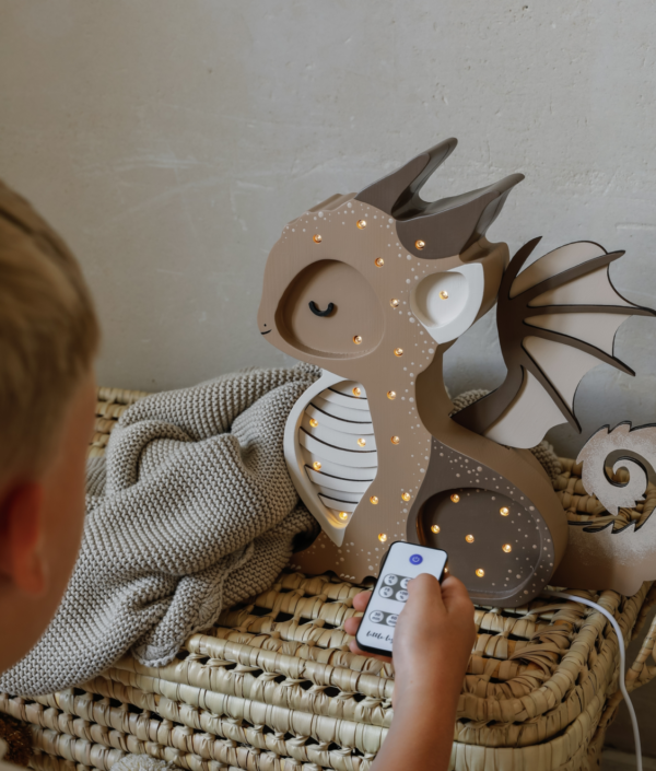 Little Lights, Nattlampa till barnrummet, Dragon Lamp, Tiramissu Brown