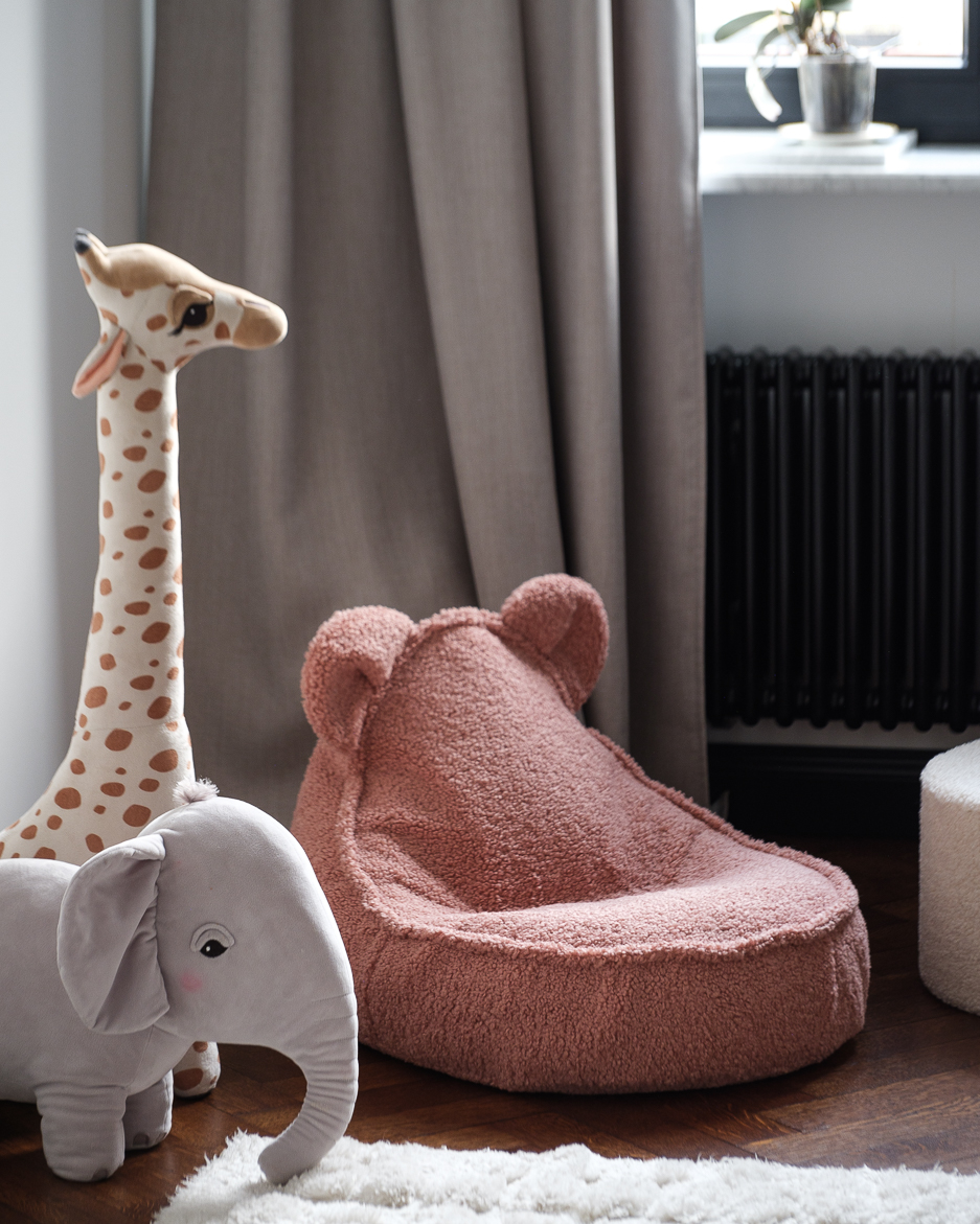 The Bear Beanbag - Björnfåtölj i teddytyg - saccosäck
