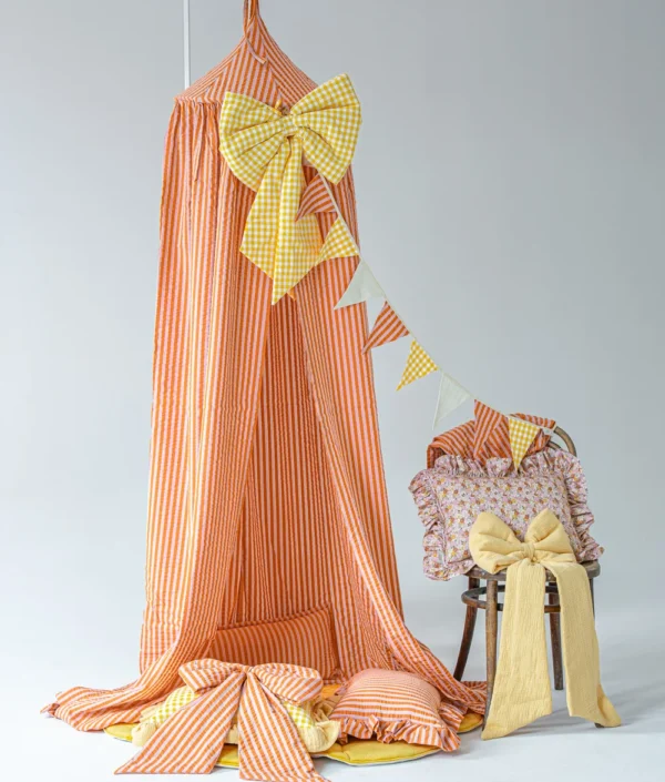 Klassisk sänghimmel rosa och orange
