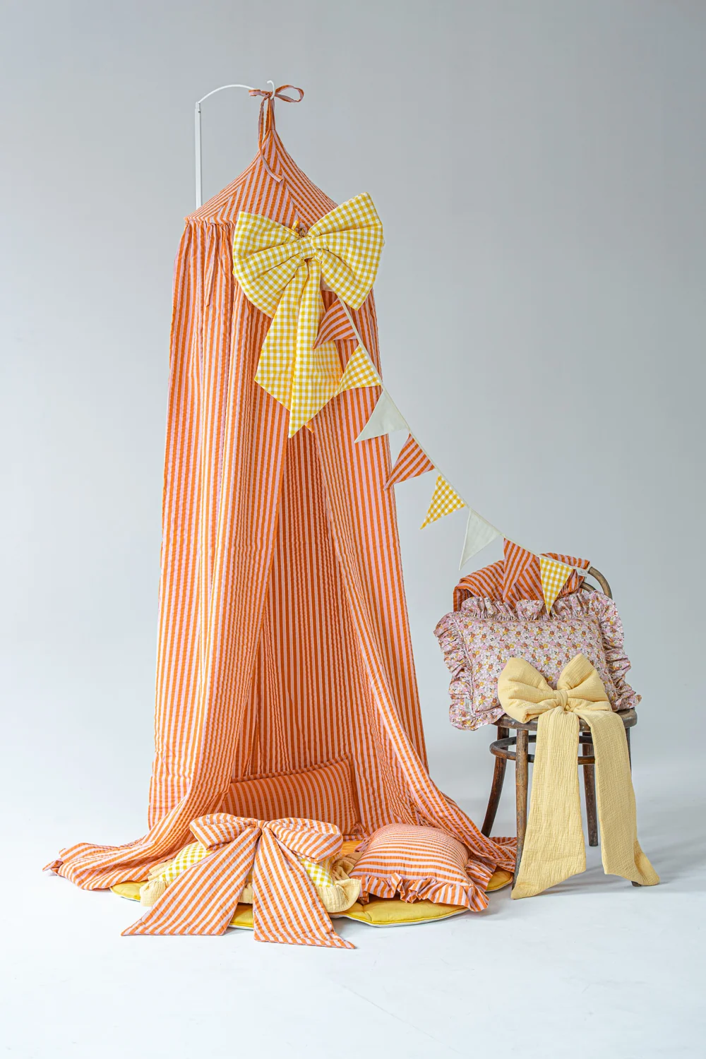 Klassisk sänghimmel rosa och orange