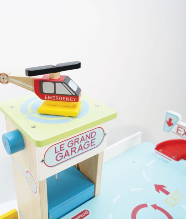 Le Grand Garage – Parkeringsgarage i Trä med 3 Våningar